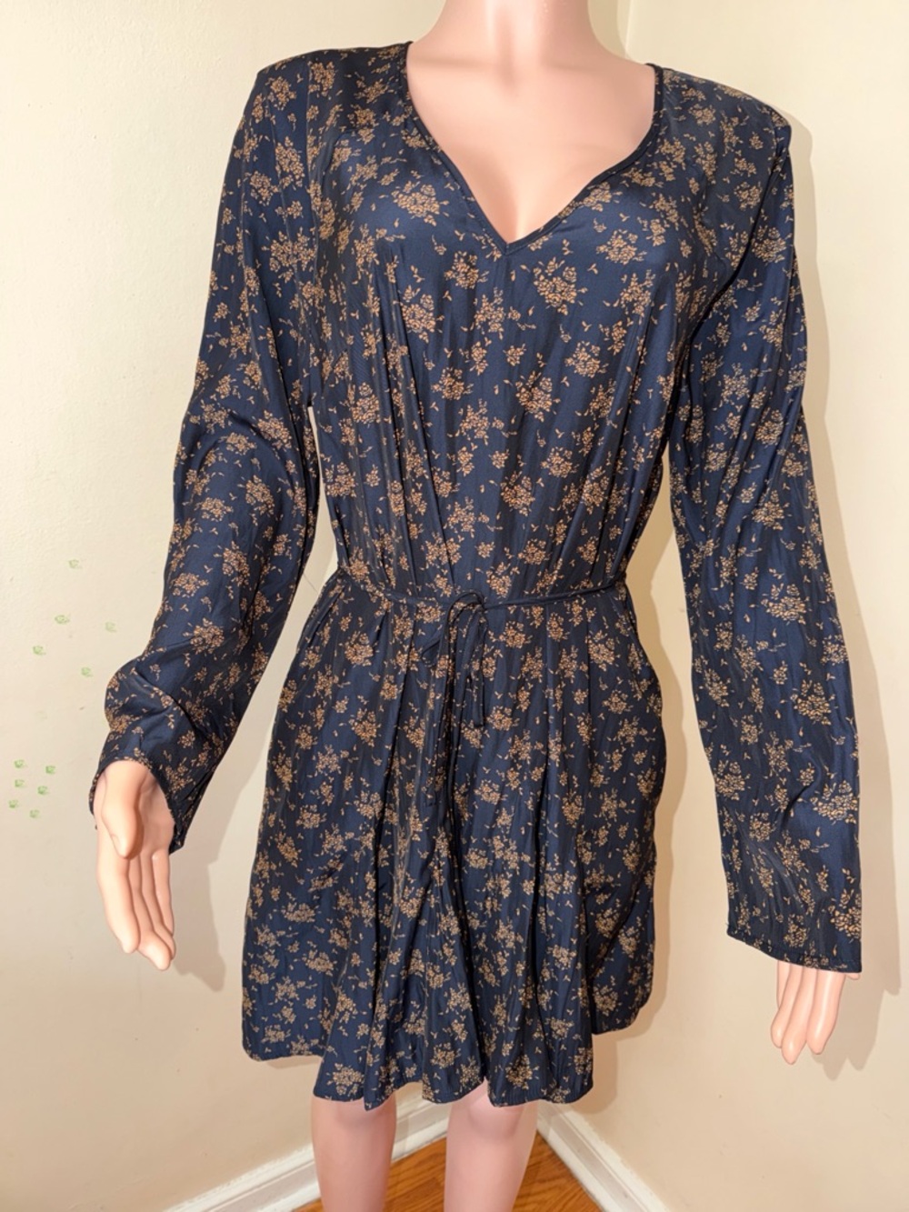 Universal Thread Navy and Gold Floral Long-Sleeve V-Neck Dress